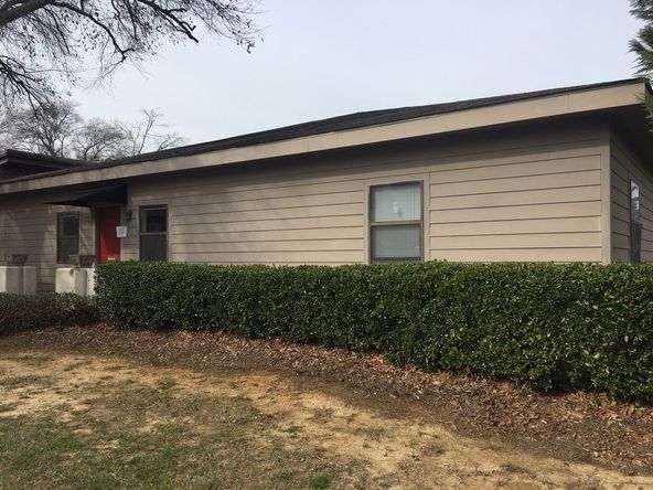 OPPORTUNITY ZONE PROPERTY - 10,975+/- SF Office Building near County Courthouse: 3390 N Liberty St, Canton, MS 39046